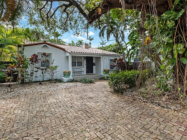 4150 Ventura Ave — Photo 1