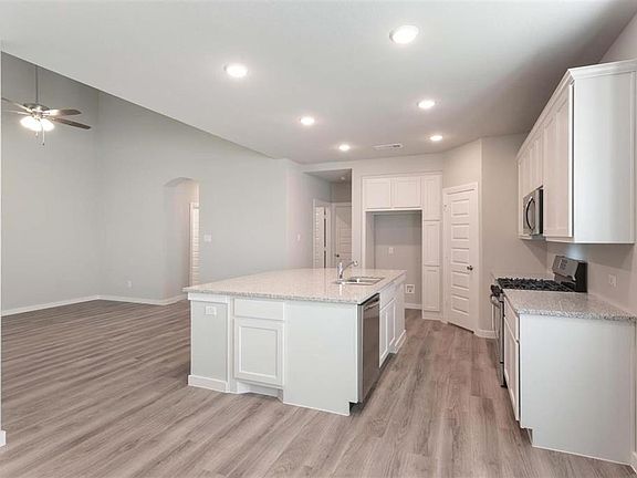 5th image of 1005 Shire Dr