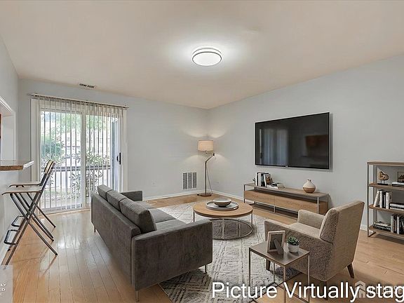 3rd image of 503 Woodbridge Commons Way