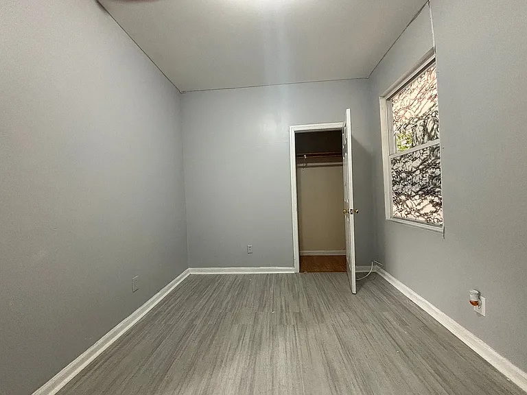 366 11th Ave #1R — Photo 4