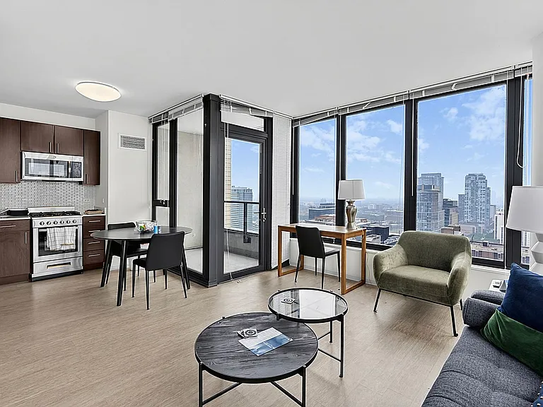 River North Luxury, On Display — Photo 44