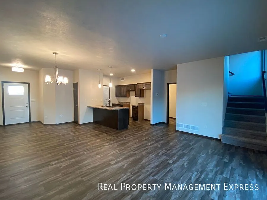 3 Bed 2.5 Bath Townhome — Photo 3