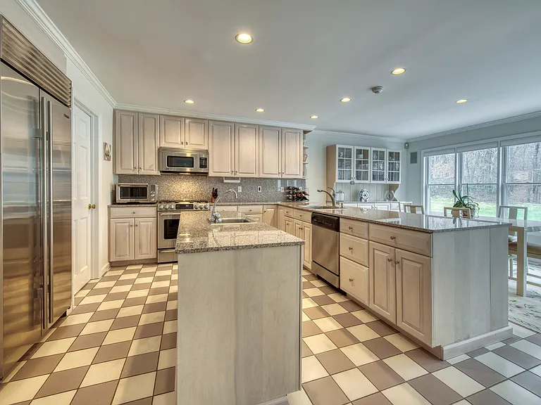 1611 Deerfield Rd — Photo 11