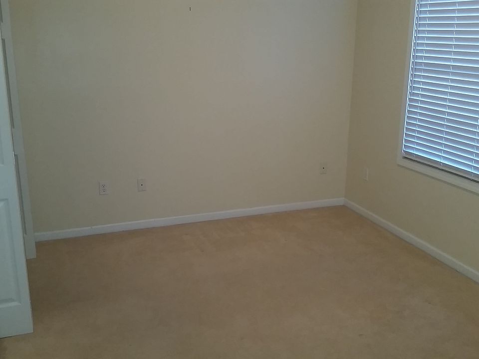 1st image of 912 W Trailcreek Dr