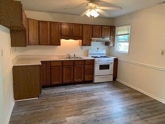 3rd image of 1812 Lois Ln