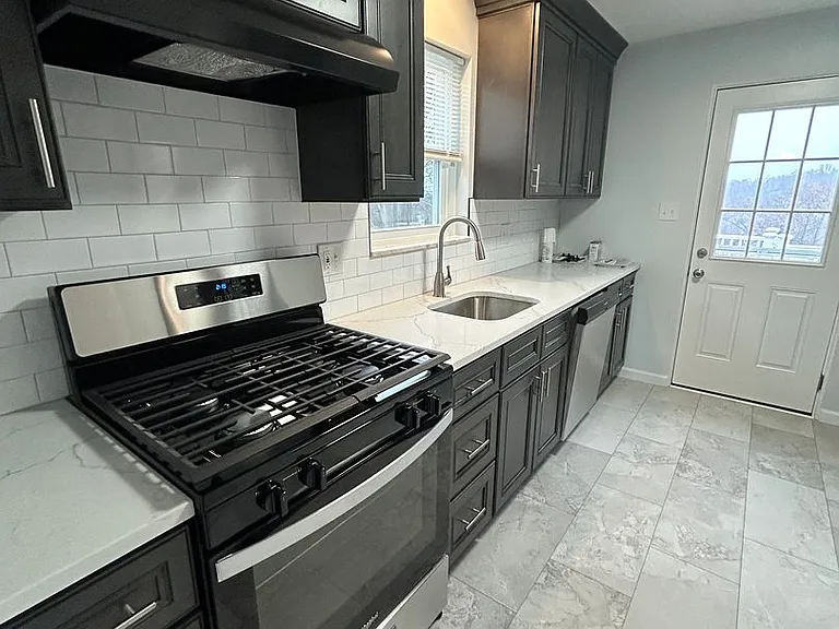 506 Crescent Boulevard Ext — Photo 15