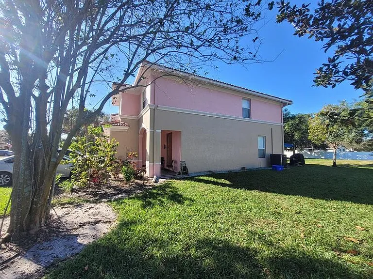 303 Seminole Palms Dr — Photo 5