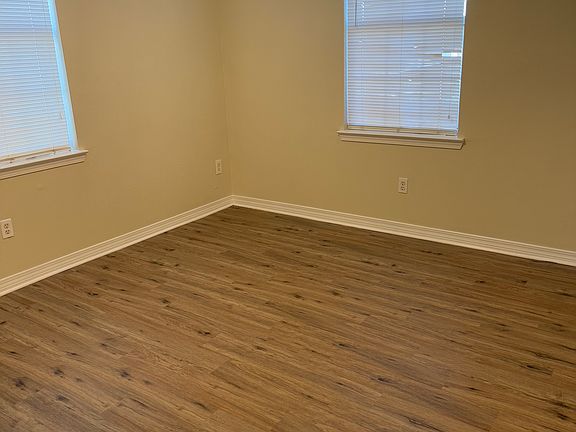 4th image of 8318 Palm St