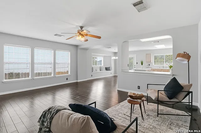 3 bed, 2.0 bath, 1518 sqft, $1,710 — Photo 2
