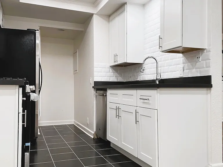 515 S Hobart Blvd #9 — Photo 3