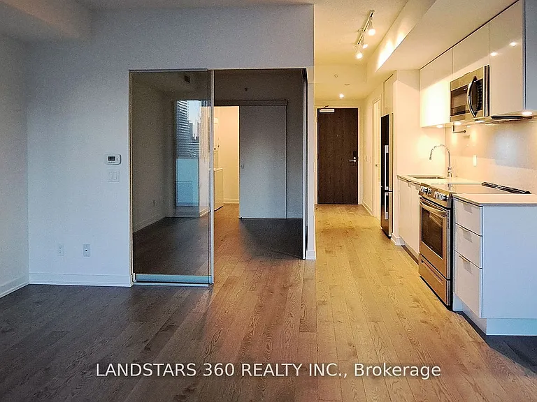 25 Richmond St E #1514 — Photo 2