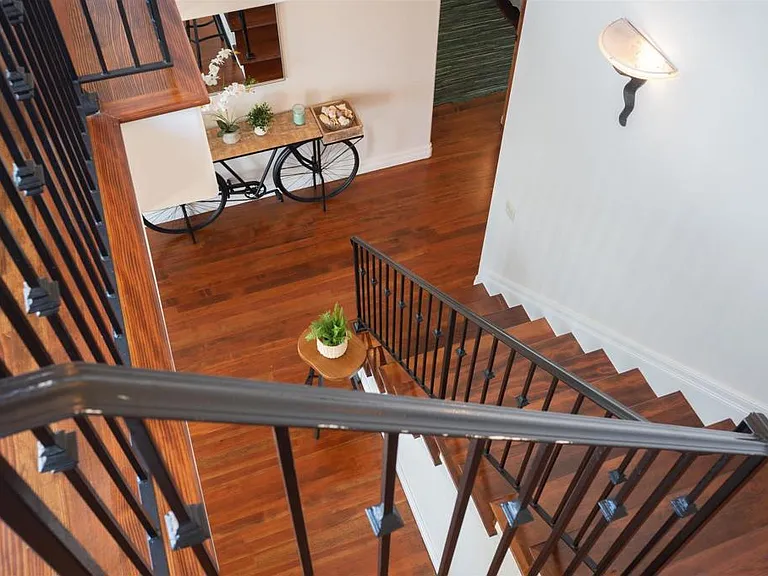 5556 Calumet Ave — Photo 27