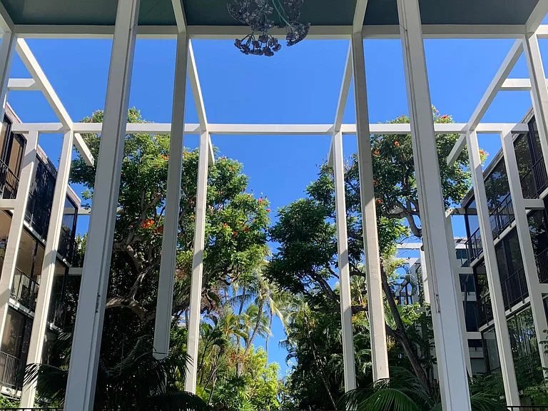 Grand entrance to the apartment.