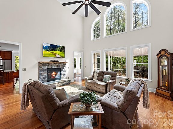 4th image of 6296 Chimney Bluff Rd