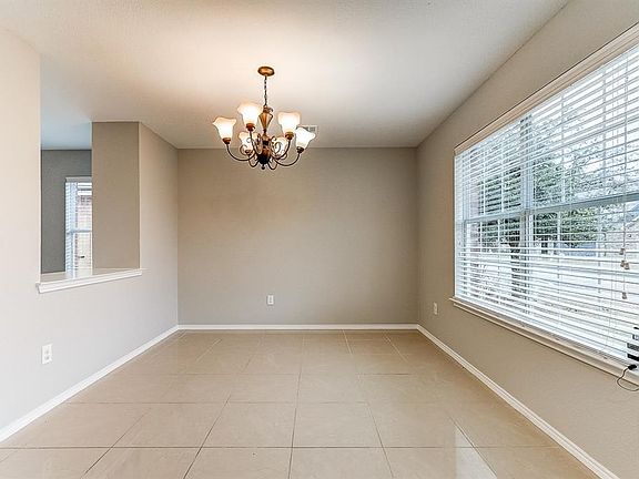 3rd image of 2412 Loreto Dr