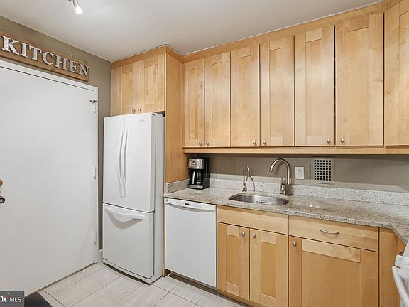 5th image of 3001 Veazey Ter NW APT 923