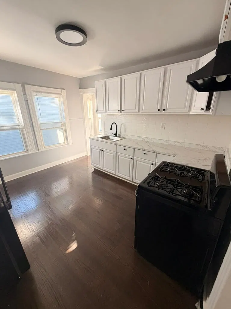 3 bed, 1050 sqft, $2,000 — Photo 3