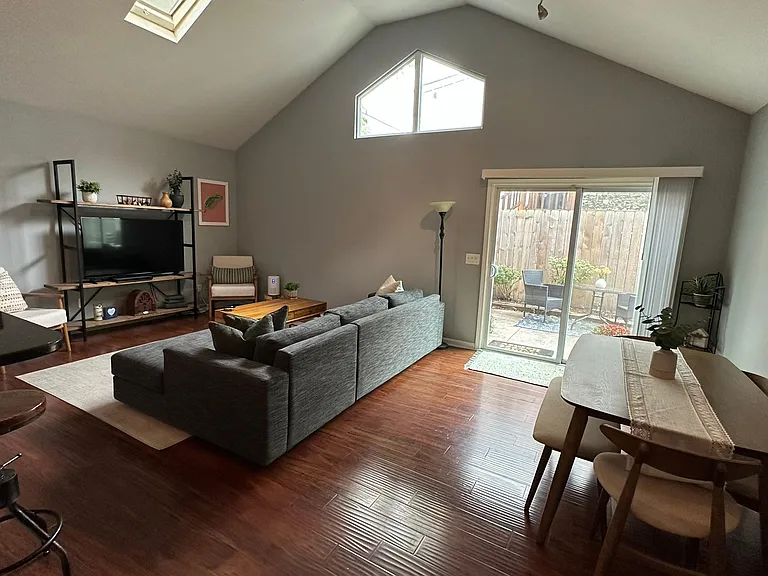 2474 Professor Ave — Photo 5