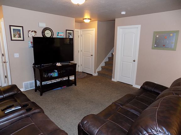 5th image of 2053 N Belmont Dr