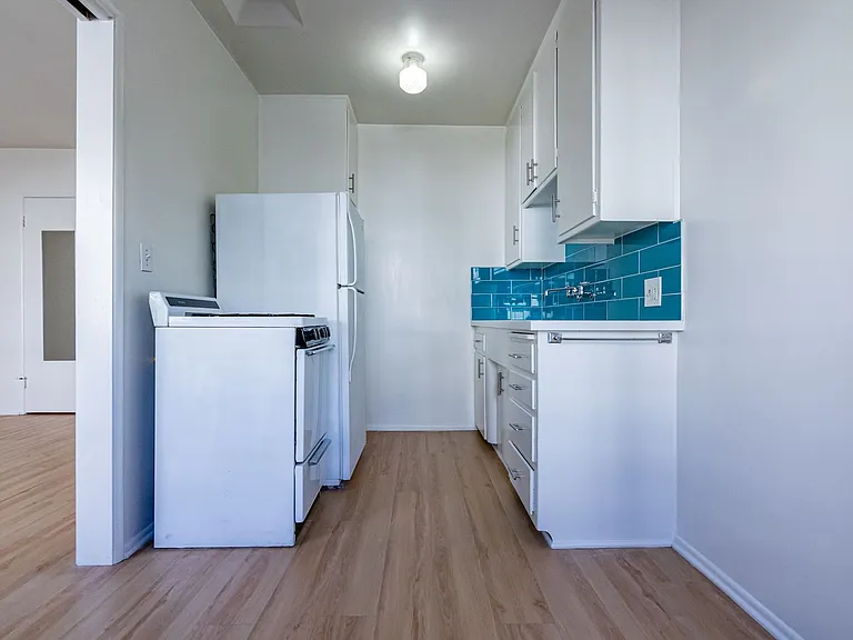 667-669 Levering Ave — Photo 25