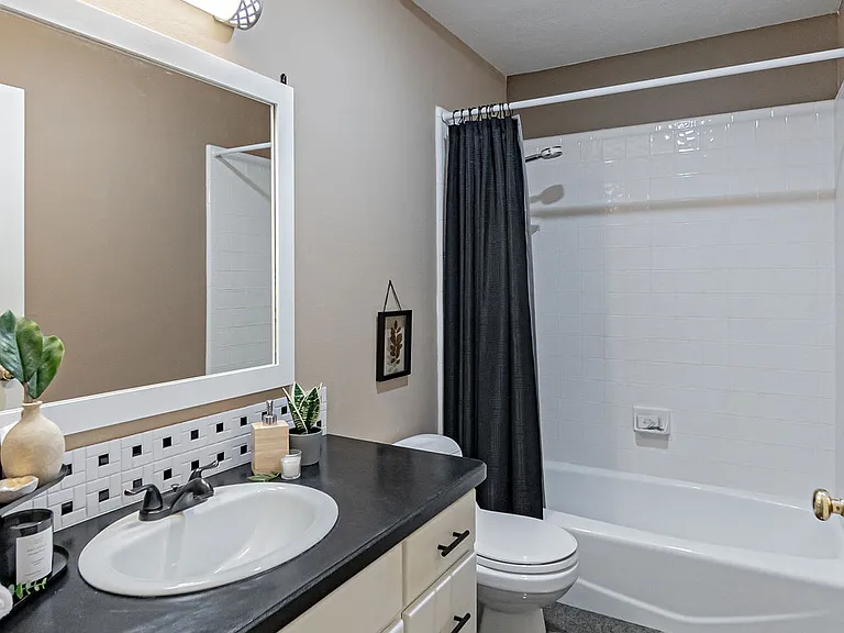 3915 Woodhaven Ln — Photo 51