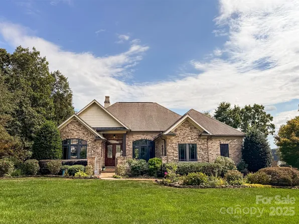 626 Players Ridge Rd, Hickory, NC 28601