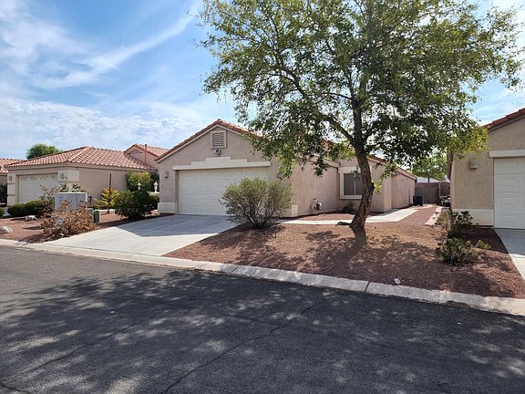 3rd image of 2479 Sabino Dr