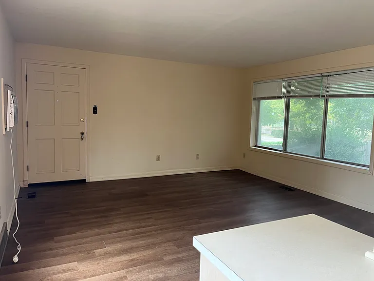 540 W Main St #7 — Photo 3