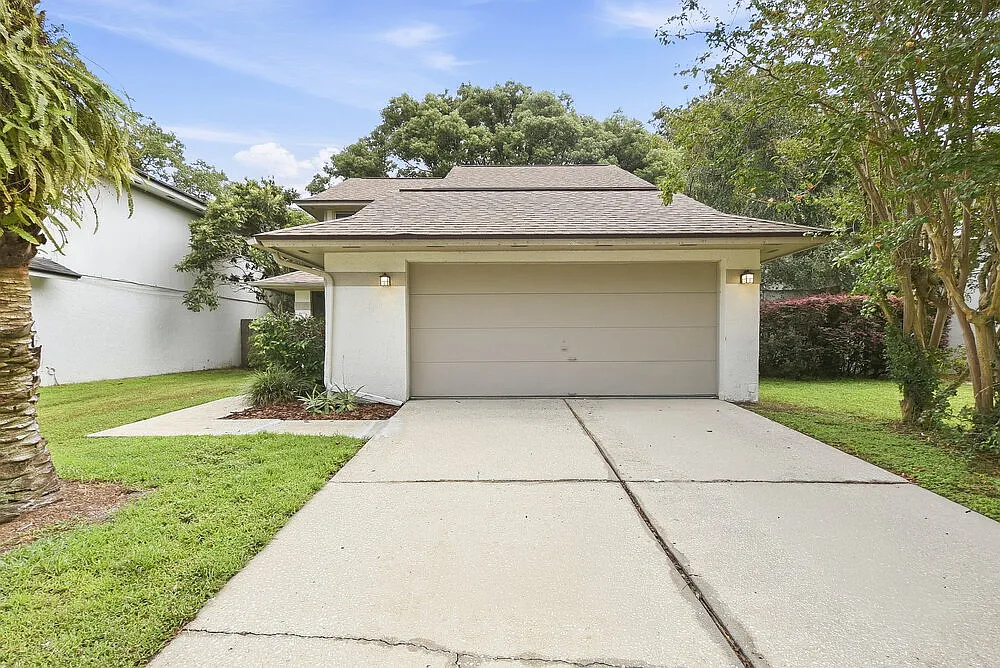 3 bed, 2.0 bath, 1660 sqft, $2,540 — Photo 1