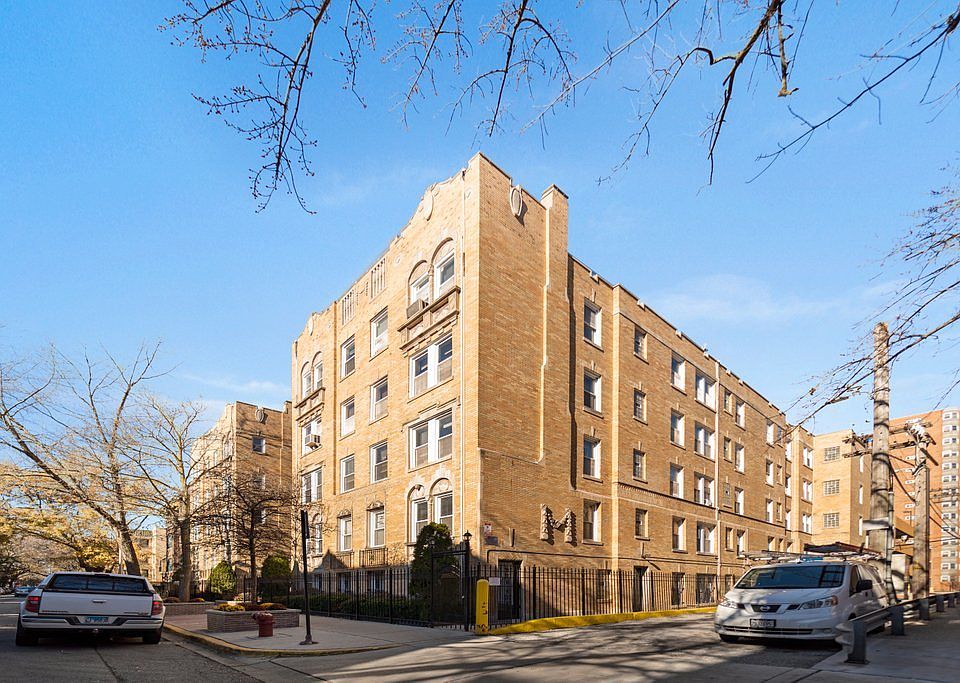 1st image of 844 W Ainslie St APT L3