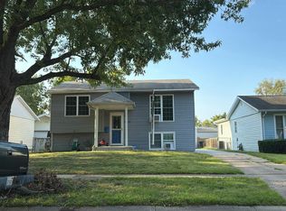 2416 Stokebridge Rd, Springfield, IL 62702