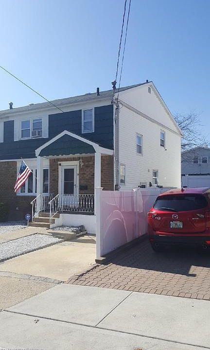 1st image of 74 Redgrave Ave