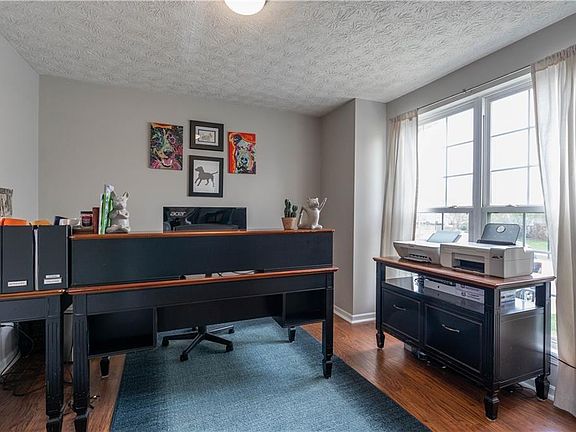 3rd image of 2278 Canterbury Cir