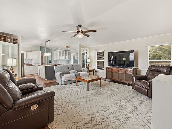 4th image of 868 Fm 888