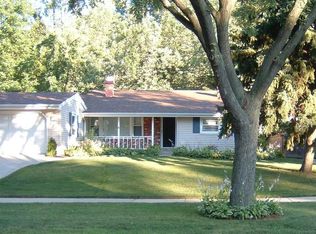 472 Weidner Rd, Buffalo Grove, IL 60089