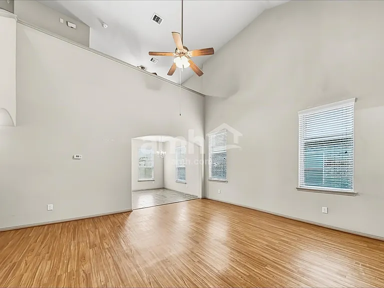 2201 Jefferson Crossing Dr — Photo 6