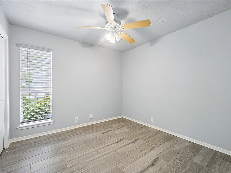 2110 Gray Falls Dr — Photo 15
