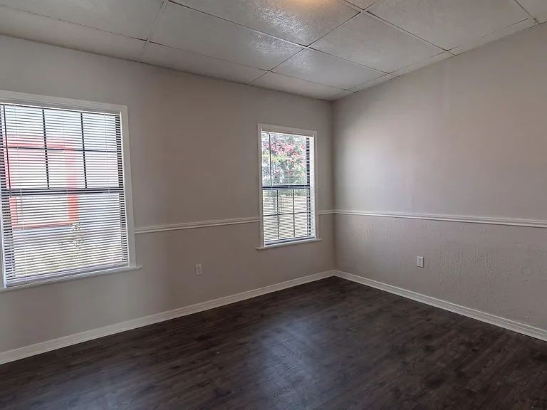 1443 W Kirby Pl — Photo 10