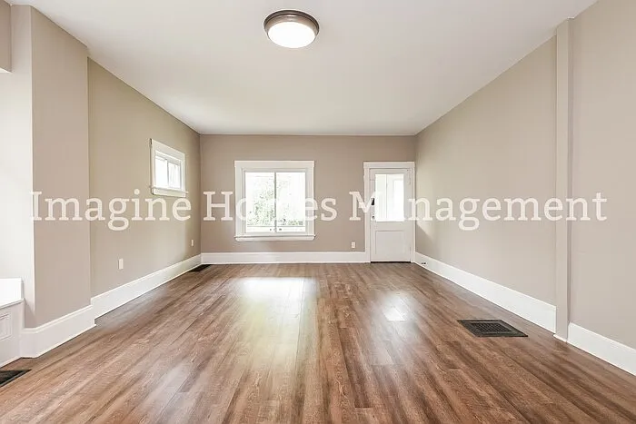 3 bed, 2.0 bath, 1356 sqft, $2,095 — Photo 3