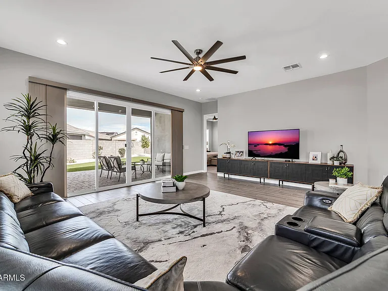 10518 W Albert Ln — Photo 14
