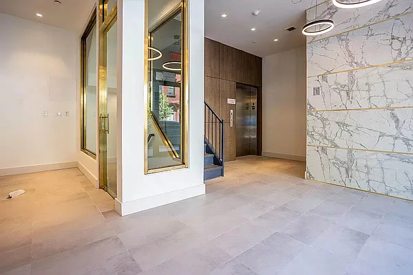 Rented by EXR | media 50