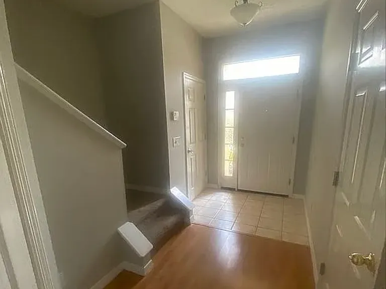 639 Vallance Way NE — Photo 17