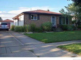 56 Parwood Dr, Cheektowaga, NY 14227