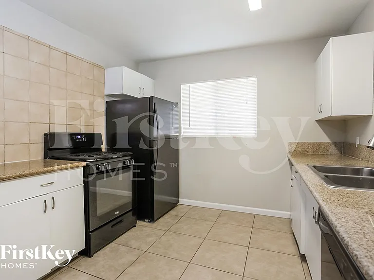 1701 Sweeney Ave — Photo 5