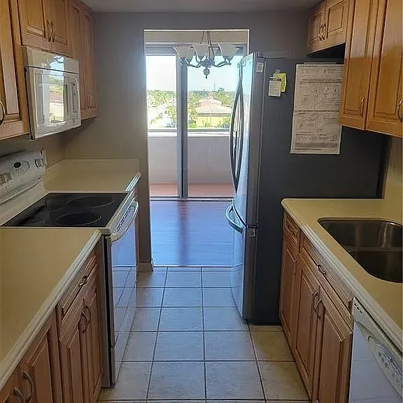 4803 Sunset Ct #402 — Photo 1