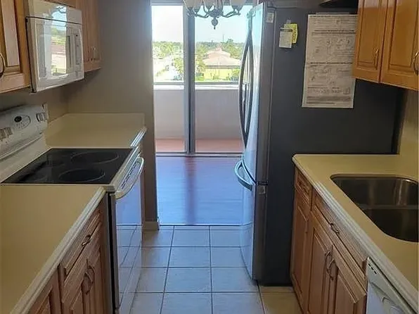 4803 Sunset Ct APT 402, Cape Coral, FL 33904