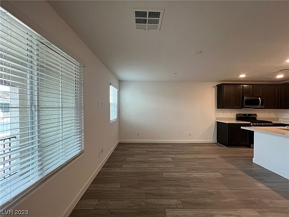 5th image of 851 Watford Pl