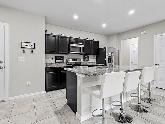 3rd image of 3370 N Park Drive