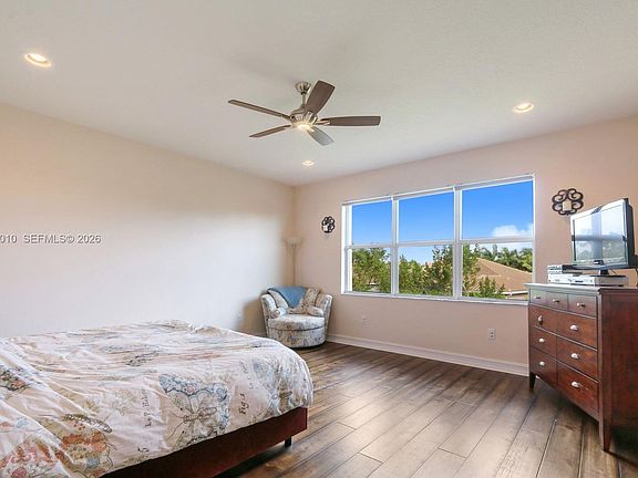 5th image of 8185 Fiera Ridge Dr #0