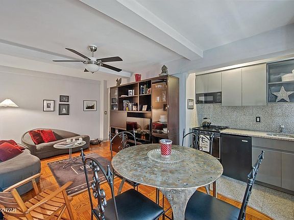 3rd image of 140 E 40th St APT 7A